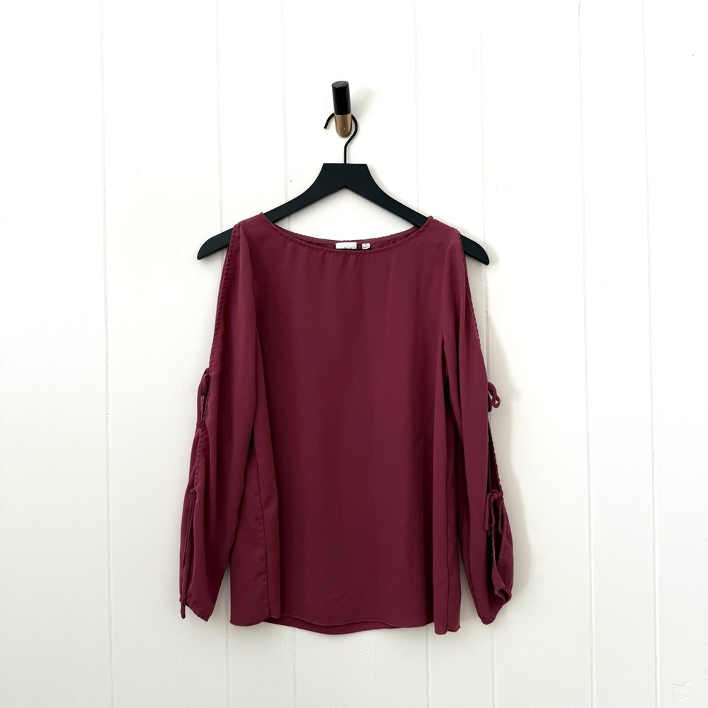 Wilfred Aritzia Pozzie Tie Long Sleeve Cold Shoulder Top with Bows in Berry Pink